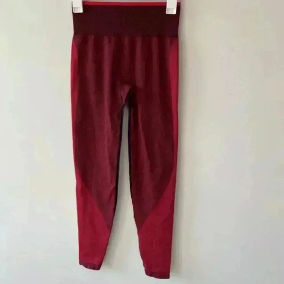 VICTORIAS SECRET PINK Seamless Red - Picture 1 of 9